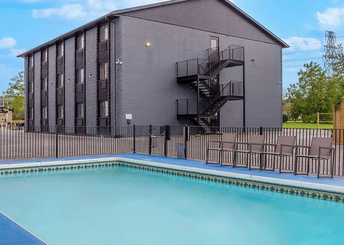 Motel 6 Niagara Falls, On Near The FallsCasino Hotel